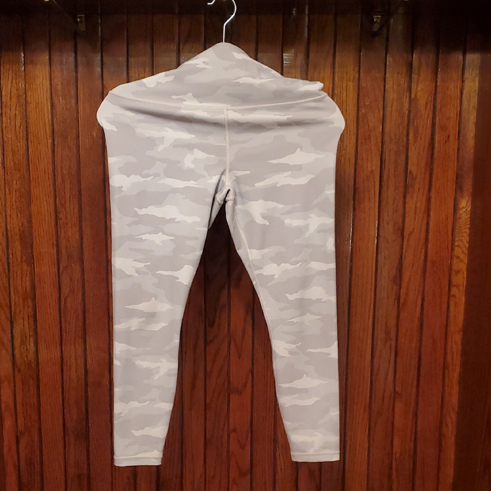 ❤️ ATHLETA Women's Camouflage Leggings Size 7/8 Elation Tight